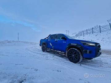 TOYOTA HILUX 2.4 Invicible