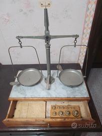 Bilancia bilancino con pesi