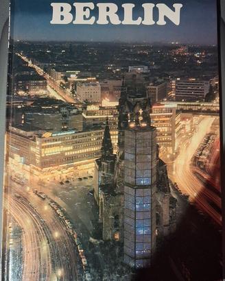 BERLINO - Libro fotografico ante caduta muro
