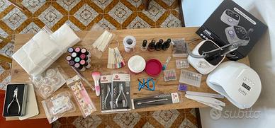 Materiale per manicure e unghie in gel