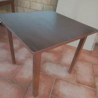 2 tavoli quadrati in legno 