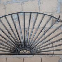 archi sopra porta in ferro