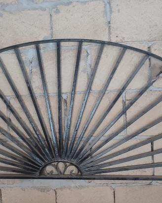 archi sopra porta in ferro