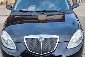 Lancia Y benzina 2008 – 102.700 km 