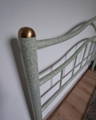   letto matrimoniale robusto e doghe alta qualità