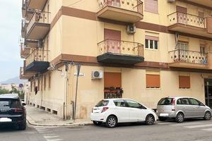 INTERO APPARTAMENTO O CAMERE PER STUDENTESSE