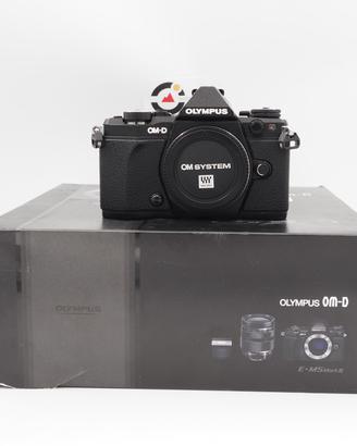 Olympus OM-D E-M5 II Body Usata 18.149 Scatti