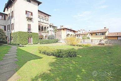 Appartamento di 113 m² con 3 locali e box auto a B