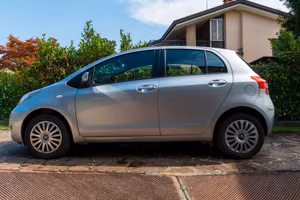 Toyota Yaris  tagliandata a posto
