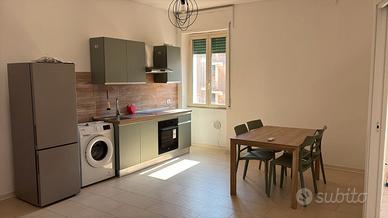 Appartamento arredato con 1 camera, cucina e bagno