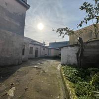 Indipendente su due livelli con cortile