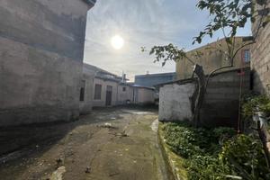 Indipendente su due livelli con cortile