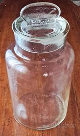 Antico vaso in vetro per farmacia con coperchio