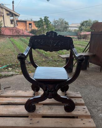 Sedia Savonarola con intagali di Leoni(Restaurata)