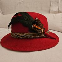 cappello in feltro di lana con piume