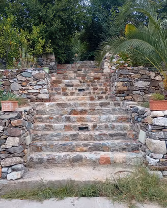 Casa indipendente con giardino, mobili, ecc