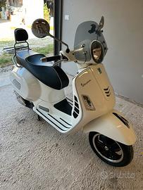 Piaggio Vespa GTS 300 Super