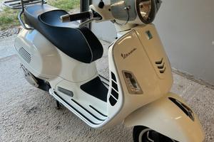 Piaggio Vespa GTS 300 Super