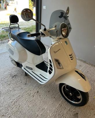 Piaggio Vespa GTS 300 Super