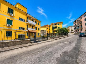 4 LOCALI A NAPOLI