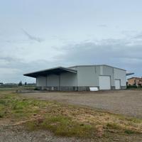 Capannone con ampio piazzale sulla SS106 - ideale