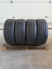 4 gomme Goodyear 205 55 16 estive