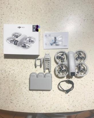 DRONE DJI NEO 1  CON 3 BATTERIE E BASE DI RICARICA