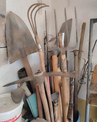 attrezzi per giardino e orto