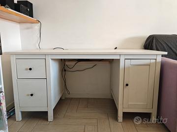 Scrivania IKEA modello Hemnes