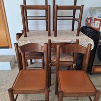 Tavolo più 6 sedie da cucina.