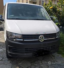 Furgone Volkswagen Transporter Genova Maggio 2019