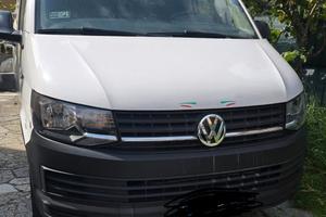 Furgone Volkswagen Transporter Genova Maggio 2019