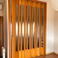 Porta a soffietto in legno con vetro – GRATIS