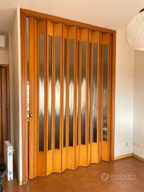 Porta a soffietto in legno con vetro – GRATIS