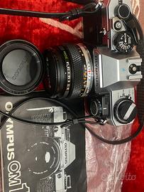 Fotocamera OLYMPUS OM 10 completa
