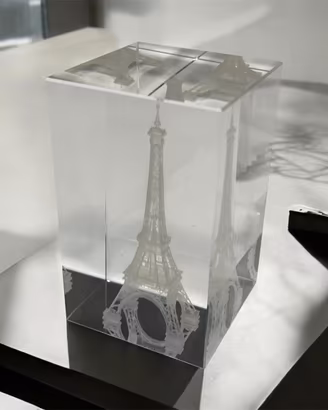 Cristallo K9 con Torre Eiffel 3d