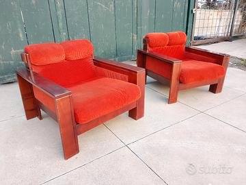 Salotto anni 70 con struttura in legno e velluto 