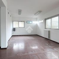 NEGOZIO A COMEZZANO-CIZZAGO