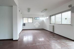 NEGOZIO A COMEZZANO-CIZZAGO