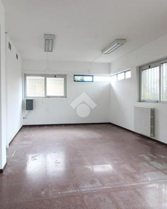 NEGOZIO A COMEZZANO-CIZZAGO