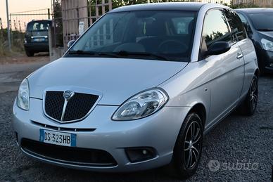 Lancia Ypsilon 1.3 MJT 75 CV Oro