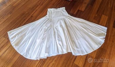 gonna lunga, ampia, bianca 