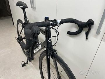 Bicicletta marca Fuji  (2019)carbonio nera lucida