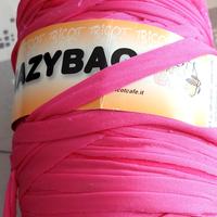 Gomitolo fettuccia adatta ai ferri e all'uncinetto