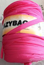 Gomitolo fettuccia adatta ai ferri e all'uncinetto