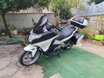 Honda integra 700