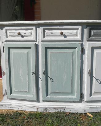 Mobile in legno massello shabby chic