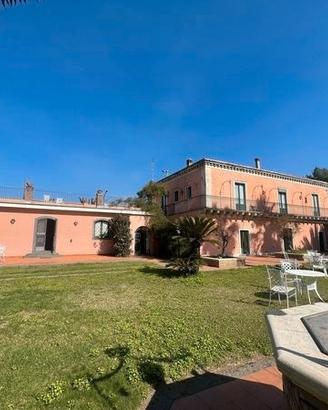 Mascalucia Villa 450 mq 4.000 euro al mese