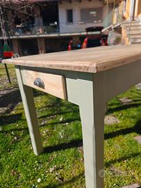 Tavolo antico in legno massello