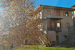 Vendita casa con ampio giardino